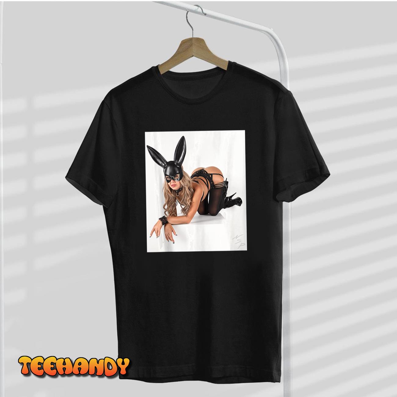 Hot Girl on T-shirt for Men – Bad Bunny Pinup Girl Sweashirt