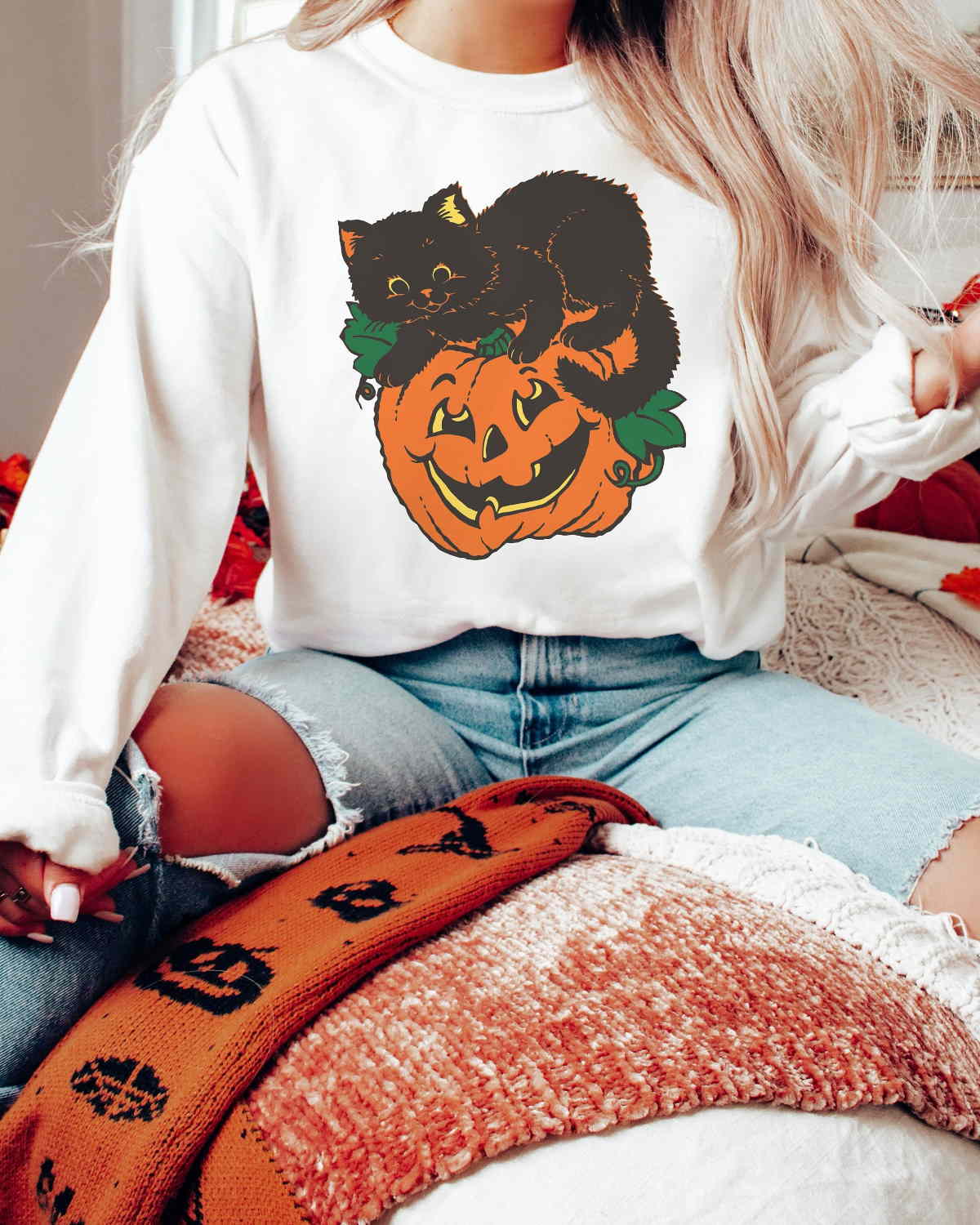Vintage Halloween Cat Halloween Sweatshirt, Halloween Shirt, Black Cat Unisex Sweatshirt