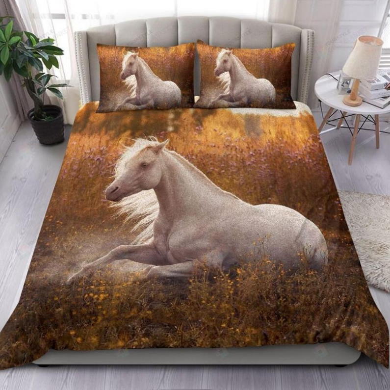 Horse Lying On The Grass 3D Bedding Set