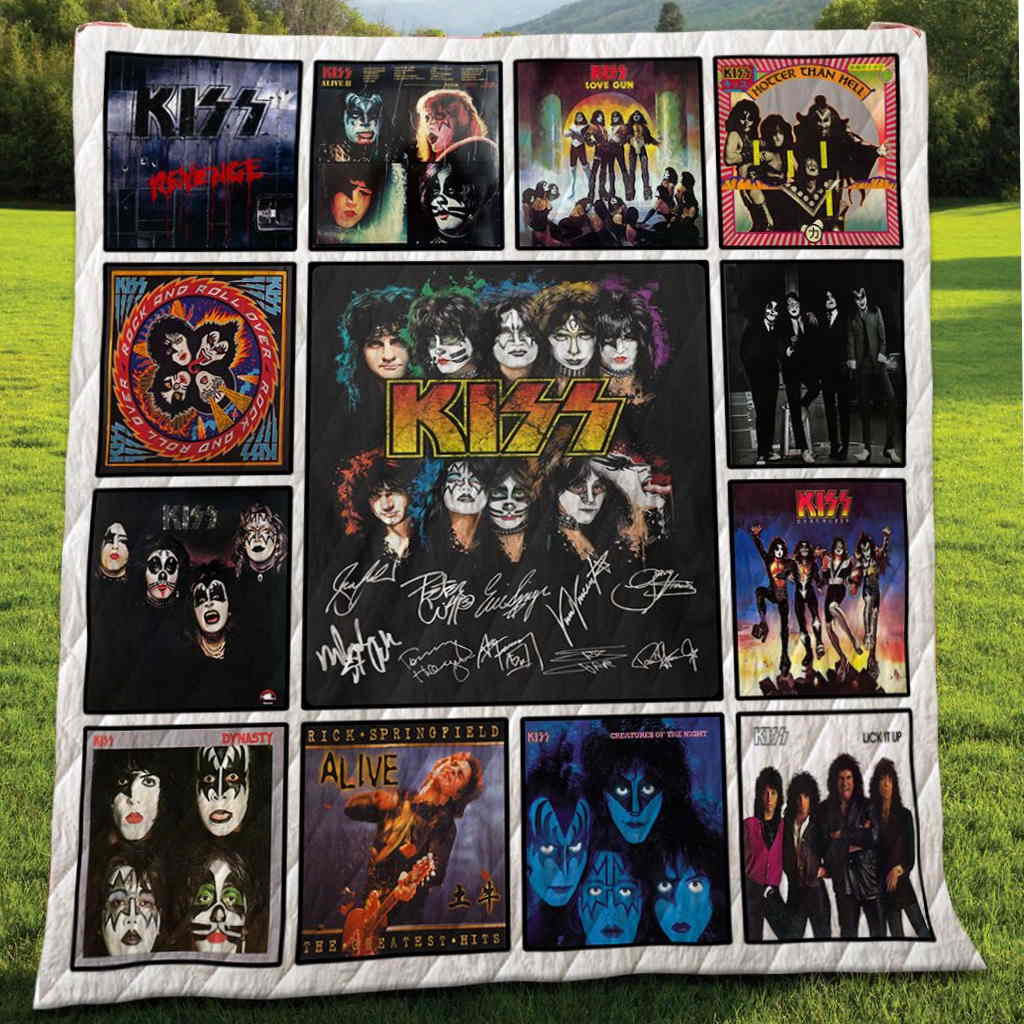 Kiss All Over Printed Quilt Blanket