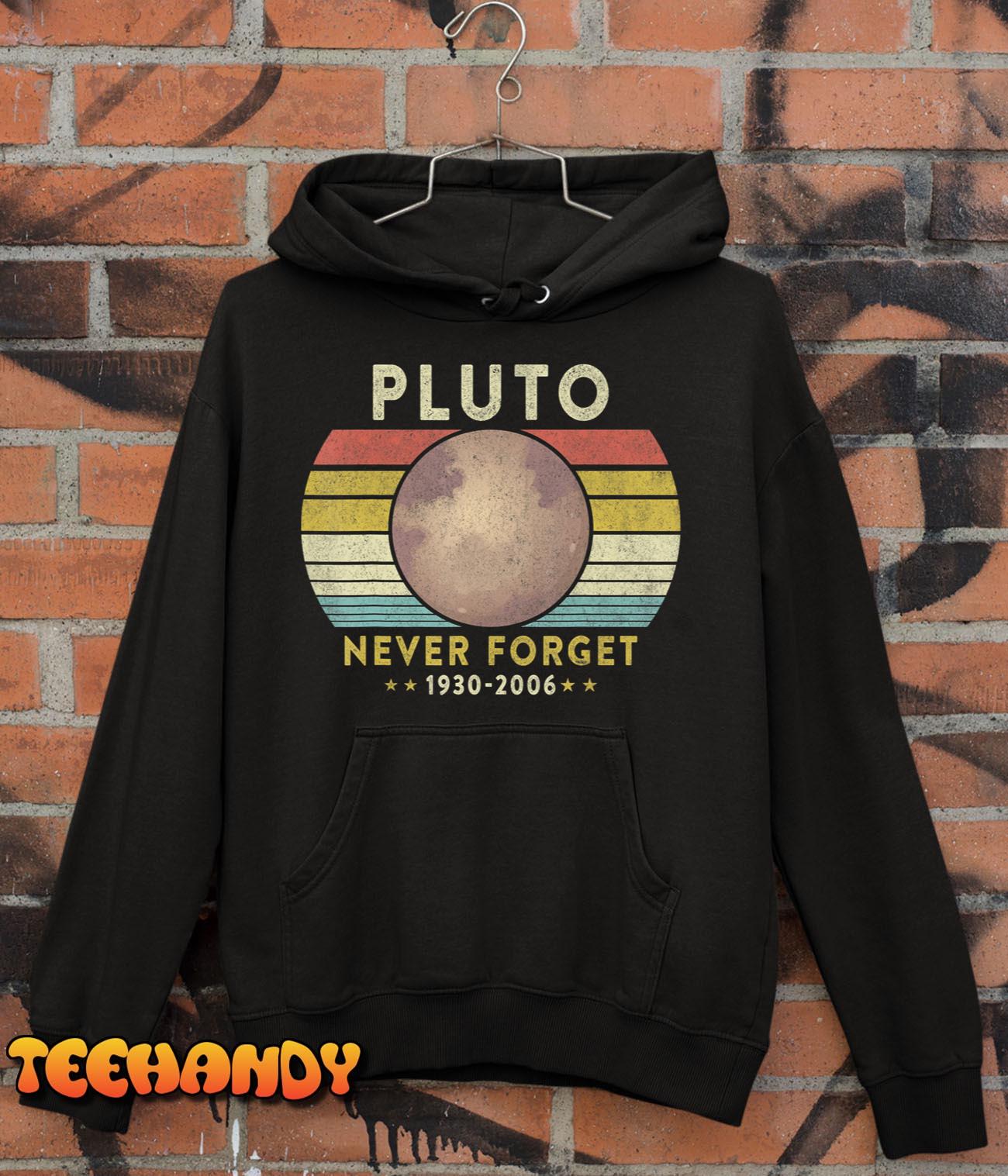 Vintage Never Forget Pluto Nerdy Astronomy Space Science T-Shirt