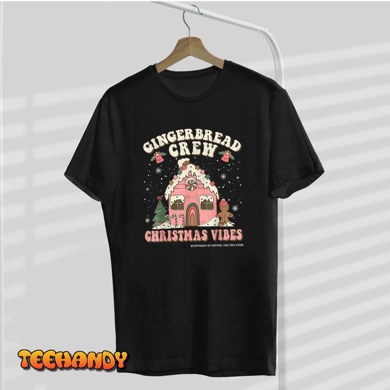 Vintage Groovy Christmas Pink Gingerbread House Baking Crew T-Shirt