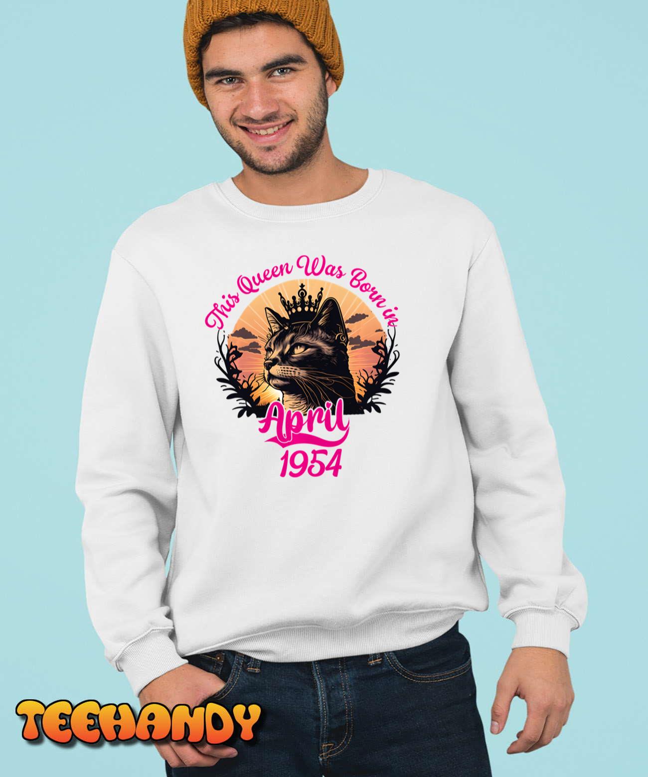 Cat Lovers 69th Birthday This Queen Was Born In Cat Lovers 1 Sweatshirt