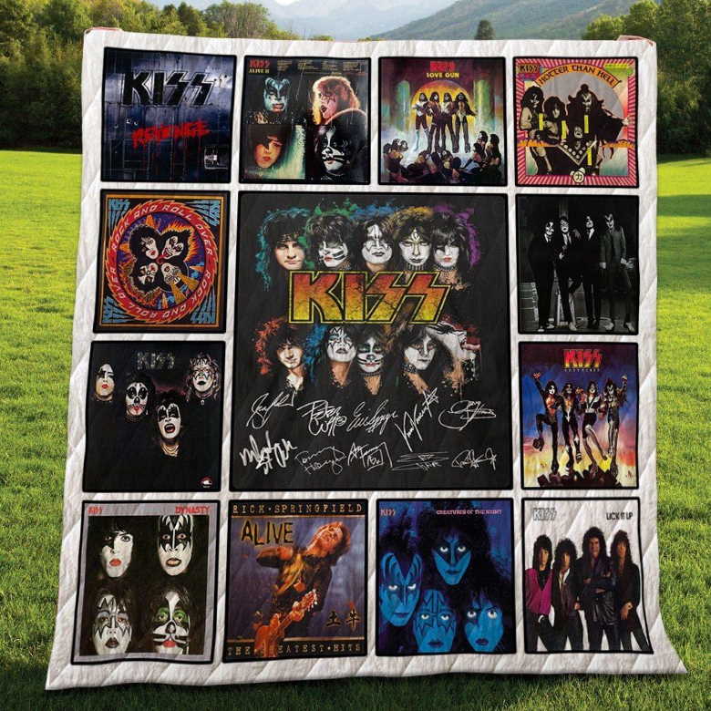 Kiss 3D Customized Quilt Blanket