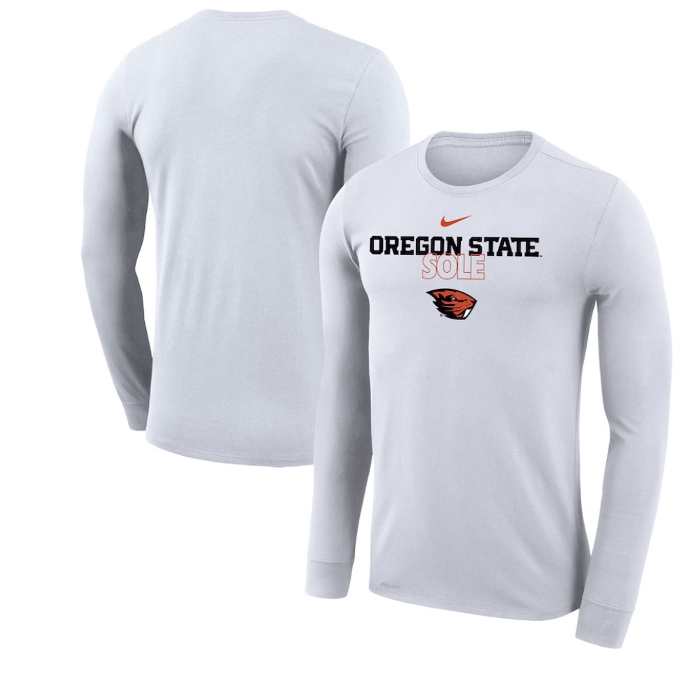 Oregon State Beavers On Court Bench Long Sleeve T-Shirt