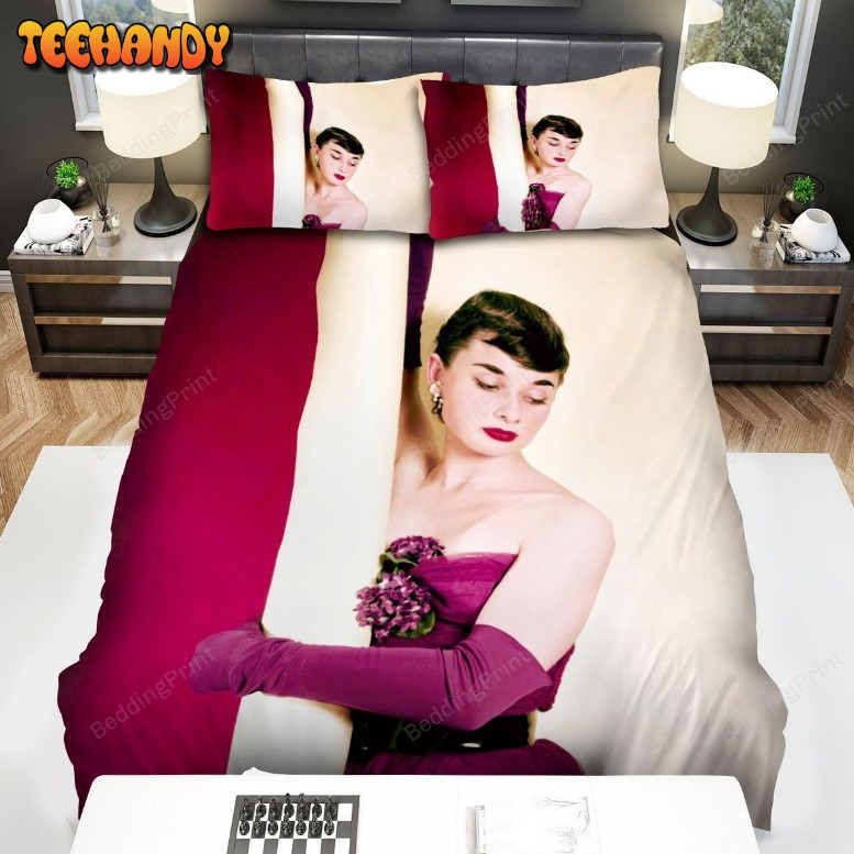 Audrey Hepburn Doing A Photoshoot Bedding Sets