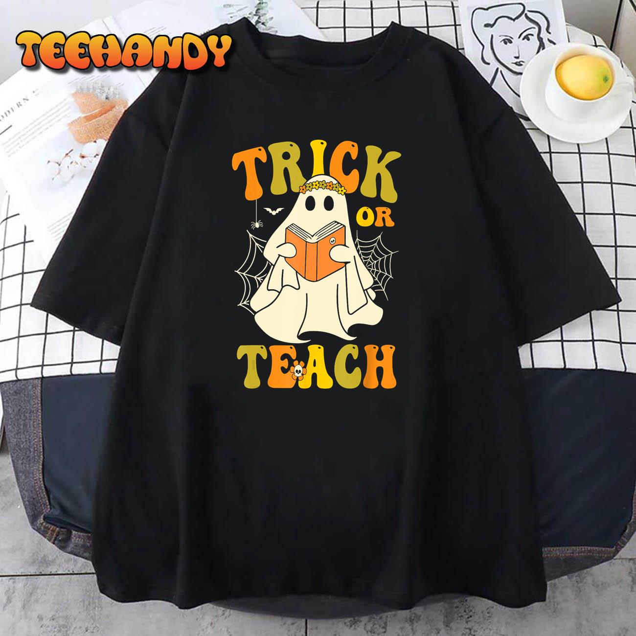 Trick or Teach Groovy Halloween Retro Floral Ghost Teacher T-Shirt