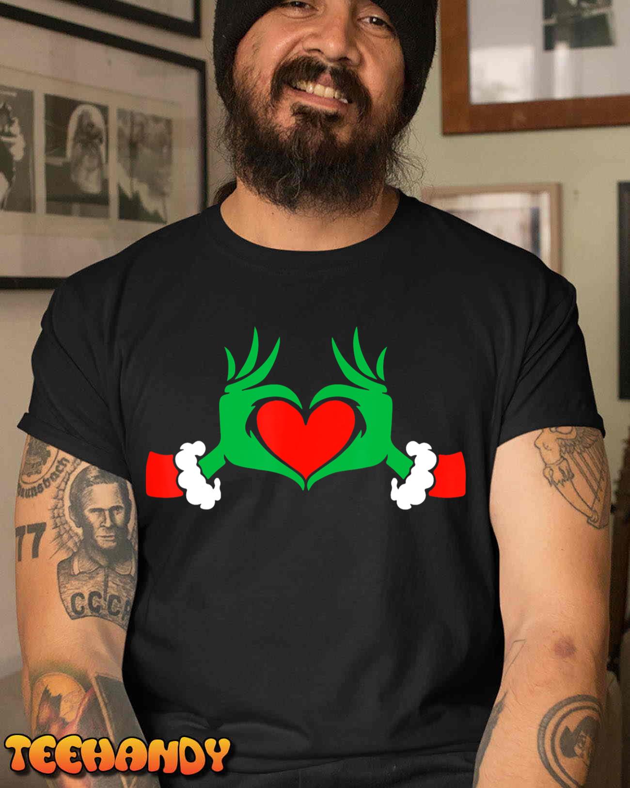 Funny Elf With Cute Heart Hands Style Christmas Costumes T-Shirt