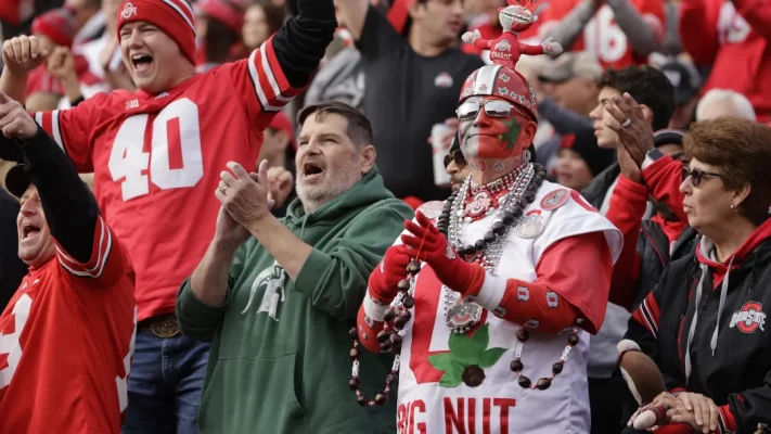 Petty Ohio State Fans Wearing Anti Michigan Shirts At Rose Bowl