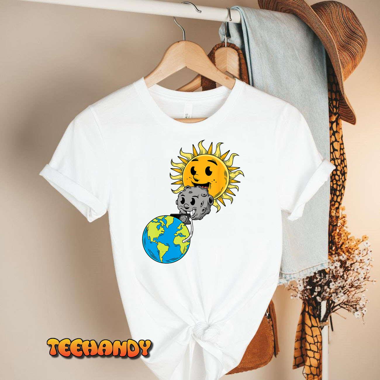 2024 Total Solar Eclipse Earth Moon Sun Photobomb Lover Gag T-Shirt