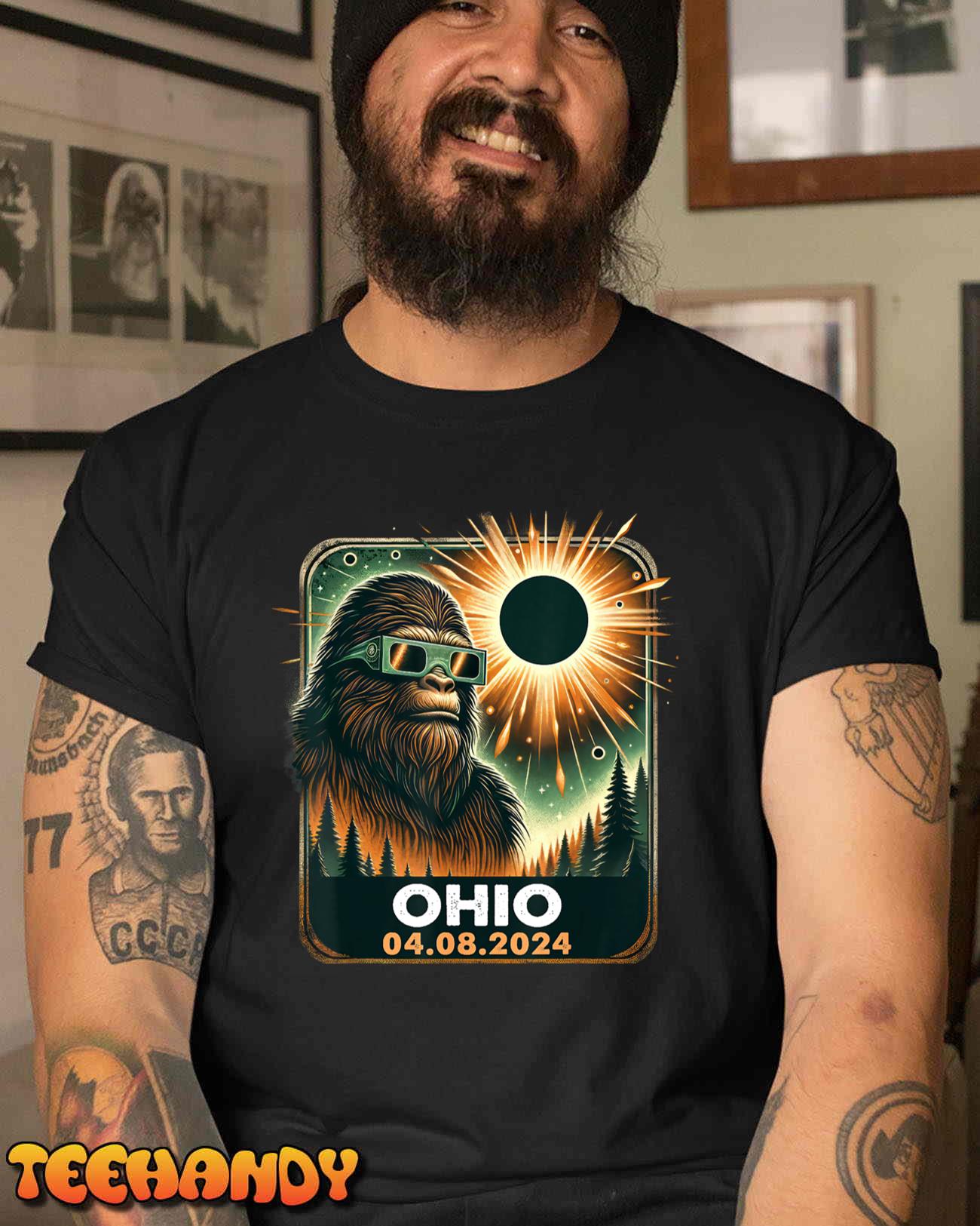 Bigfoot Ohio Total Solar Eclipse 2024 With Eclipse Glasses T-Shirt